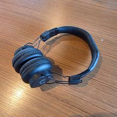 Auscultadores Zwart, como reportado por Regio Limburg - Leuven utilizando o iLost