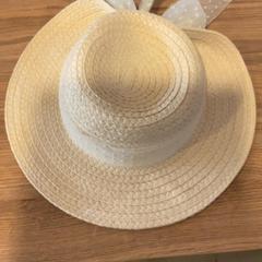 Chapeau, a été signalé par MEININGER Hotel Marseille Centre la Joliette utilisant iLost