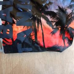 T shirt shirt shirt, zoals gemeld door Zwarte Cross (Gemeentehuis) met iLost