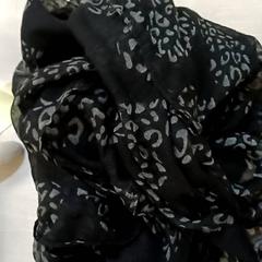 Gargantilla Noir, segundo informou IKEA Tours usando iLost