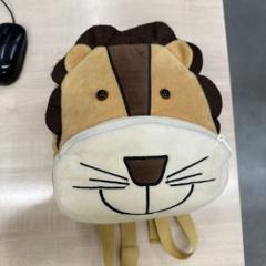 Rugtas Leeuw voorkant van stof; merk: kakoo, ha sido reportado por IKEA Eindhoven con iLost