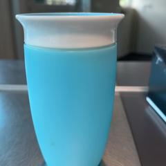 Csésze Blauw, amint azt Burgers' Zoo az iLost segítségével jelentette.