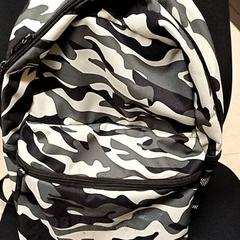 Rugtas Groen creme, zoals gemeld door Qbuzz GD Groningen Peizerweg met iLost