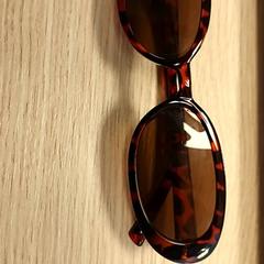 Gafas de sol, ha sido reportado por Qbuzz Fryslân con iLost