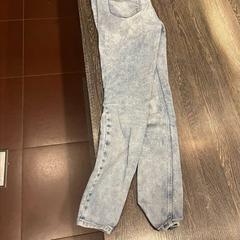 Jeans lichtblauw, som rapportert av WestCord Hotel Eindhoven ved bruk av iLost