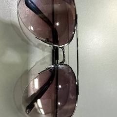 Óculos de sol, como reportado por Qbuzz GD Groningen HS utilizando o iLost