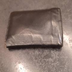 Lommebok, som rapportert av Rotterdam The Hague Airport ved bruk av iLost