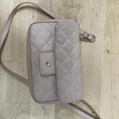 Sac růžová, a été signalé par IKEA Ostrava utilisant iLost