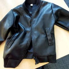 아동용 재킷 Zwart, iLost를 사용하여 Gemeente Rhenen에 보고됨