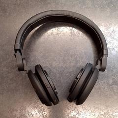 Hoofdtelefoon, a été signalé par Rotterdam The Hague Airport utilisant iLost