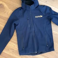 Veste Donker blauw, a été signalé par DierenPark Amersfoort utilisant iLost