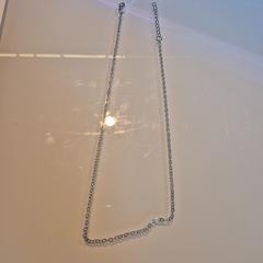 Halskjede, som rapportert av Room Mate Bruno ved bruk av iLost