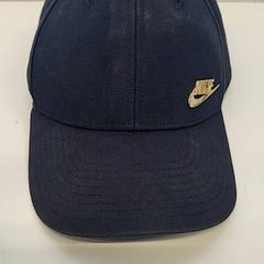 Petje & Baseball cap, as reported by Transdev Gooi en Vechtstreek using iLost