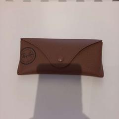 Etui à lunettes avec lunettes, a été signalé par Arriva Limburg Zuid utilisant iLost