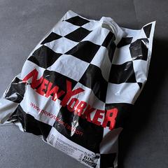 Tas new yorker met kleding, amint azt az iLostnak jelentették.