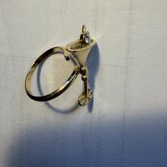 Ring met cocktail glas, amint azt az iLostnak jelentették.