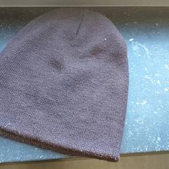 Kleding - Muts bruin, ha sido reportado por Centraal magazijn con iLost