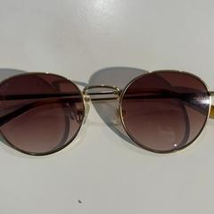 Des lunettes de soleil, a été signalé par Pathé Tilburg Stappegoor utilisant iLost
