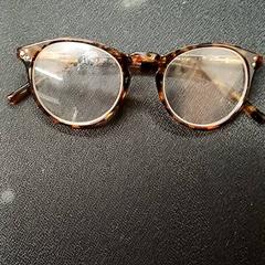 النظارات Bruin، كما تم الإبلاغ عنه بواسطة Qbuzz GD Groningen Peizerweg عبر iLost