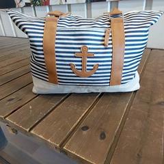 Wickeltasche à langer à rayures bleu et blanc, gemeldet von IKEA Rennes - Pacé über iLost