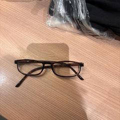 Lunettes Bruin, a été signalé par Van der Valk Hotel Deventer utilisant iLost