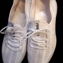 Shoe White, as reported by Leonardo Royal Hotel Amsterdam using iLost