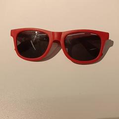 Occhiali da sole Rood motuur, come riportato da IKEA Groningen utilizzando iLost