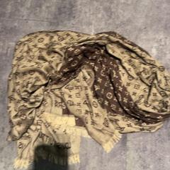 Sjaal Lv, zoals gemeld door Van der Valk Hotel Haarlem met iLost