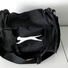 Borsa Turnkledij - Liebem, come riportato da Centraal magazijn utilizzando iLost