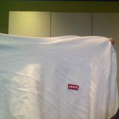 Camisa T-shirt, segons ha informat MEININGER Hotel Lyon Centre Berthelot mitjançant iLost