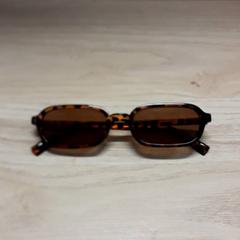 Occhiali da sole, come riportato da IKEA Breda utilizzando iLost