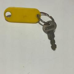 Sleutel Metal with yellow label, zoals gemeld door TU/e - Receptie Atlas met iLost