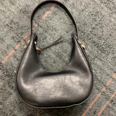 Kabelka & Taška, jak nahlášeno Connexxion Amstelland-Meerlanden Schiphol Zuid pomocí iLost