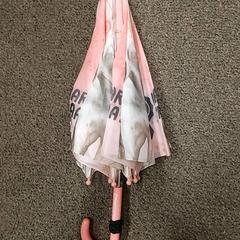 İLost kullanarak Burgers' Zoo tarafından bildirildiği gibi Paraplu kind Roze Paarden Praat