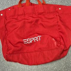 حقائب حمل وحقائب اليد، كما تم الإبلاغ عنه بواسطة IKEA Amersfoort عبر iLost