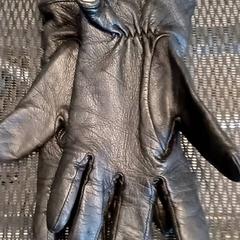 Kesztyű, amint azt Qbuzz GD Assen az iLost segítségével jelentette.