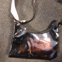 Tas zwart، كما تم الإبلاغ عنه بواسطة Blauwnet Zwolle عبر iLost