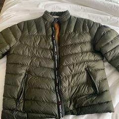 Casaco, como reportado por Inntel Hotels Utrecht Centre utilizando o iLost