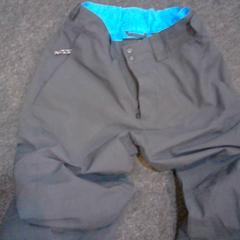 Pantaloni da sci, come riportato da SnowWorld Landgraaf utilizzando iLost