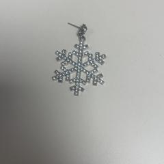 Náušnice, jak nahlášeno ibis Styles Rotterdam Ahoy pomocí iLost