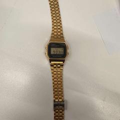 Kolla på Gold, casio, rapporterat av BANKS Antwerp med iLost