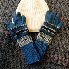 Beanie & Hansker Witte muts blauwe handschoenen, som rapportert av Connexxion Amstelland-Meerlanden Schiphol Zuid ved bruk av iLost