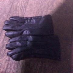 Handskar, rapporterat av De Heeren van Aemstel med iLost