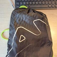 Borsa da ginnastica zwart, come riportato da Regio West-Vlaanderen utilizzando iLost