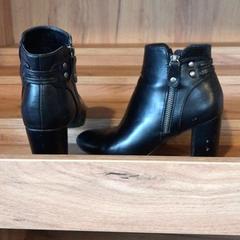 Roupa & Zapatos schoenen, segundo informou Attractie- & Vakantiepark Slagharen usando iLost