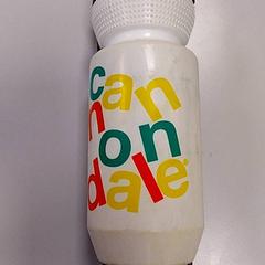 Bouteille d'eau, a été signalé par Vrije Universiteit Amsterdam utilisant iLost