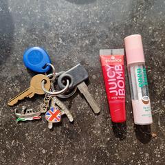 Sleutelbos plus lipgloss, segundo informou a iLost