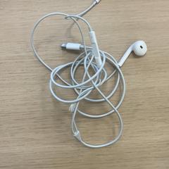Słuchawka apple, zgłoszono przez Regio Antwerpen - Brussel przy użyciu iLost