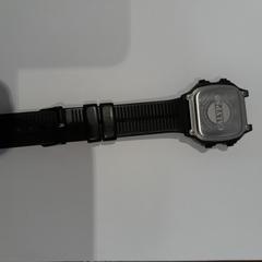 손목 시계 noire, iLost를 사용하여 TCL에 보고됨