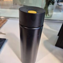 ボトル Zwart met gele knop がiLostで Cursus en vergadercentrum Domstad によって報告されました